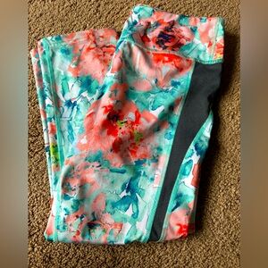 Women’s Tek Gear leggings. Floral print. Size medium. Like new. Smoke free home
